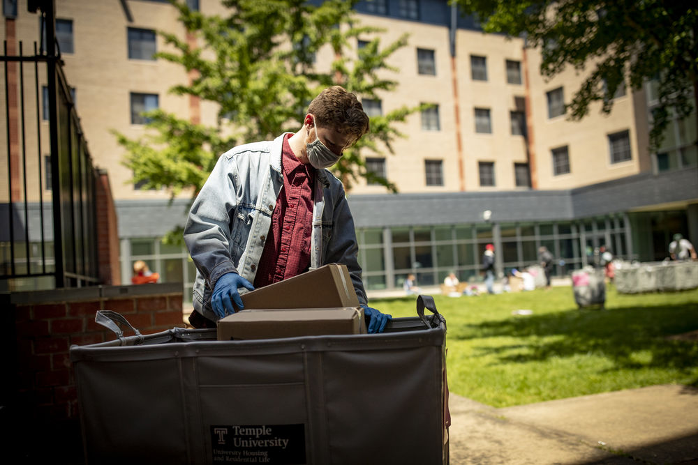 student moving boxes.