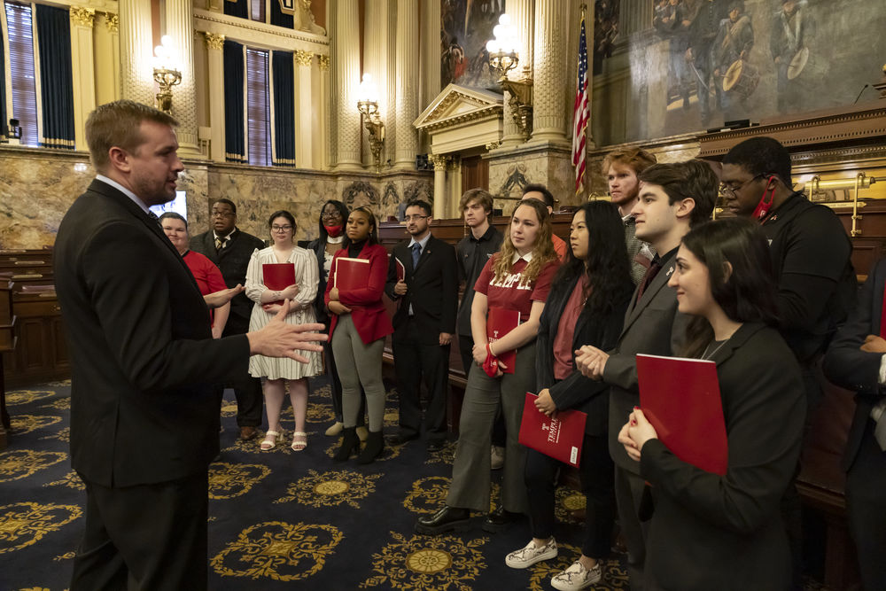 Pennsylvania House Speaker Bryan Cutler meets with students during the 2022 Owls on the Hill advocacy day.