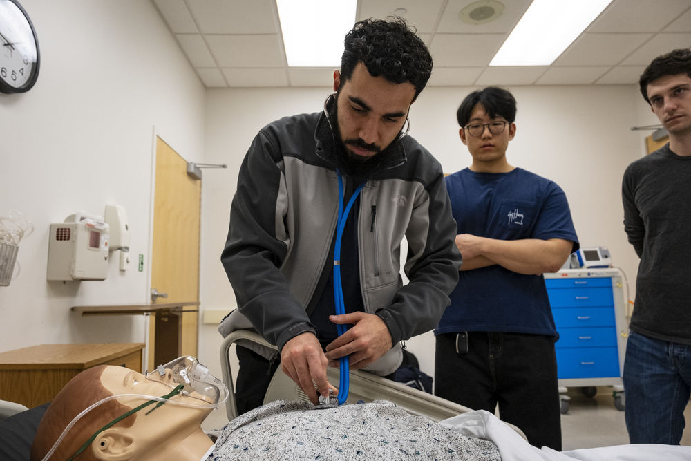 Medical students in the Katz SIM lab