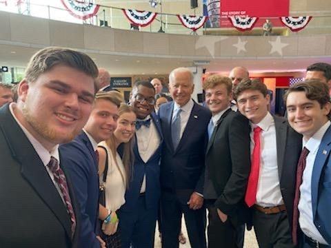 Members from Temple Student Government meet President Biden at the Constitution Center.