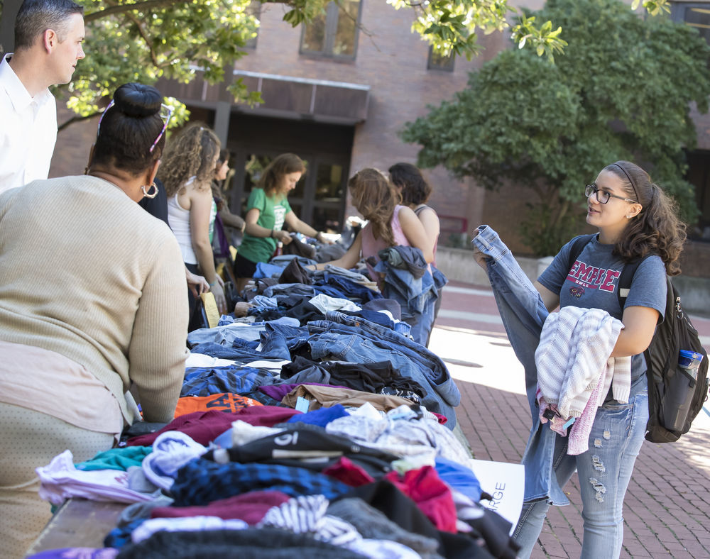 An image of a sustainable clothing drive on campus