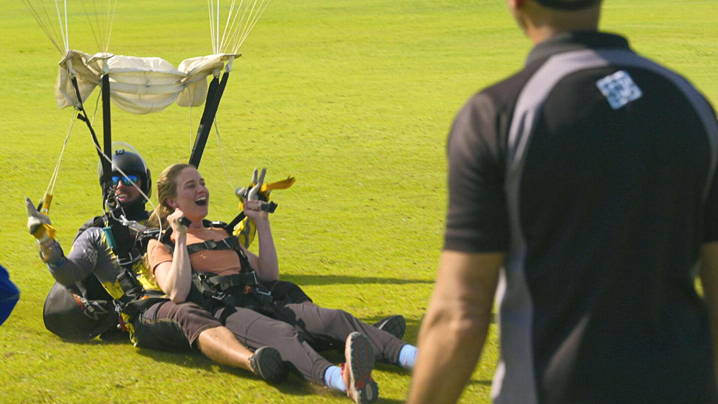 Image of Alyssa Borden skydiving in Dubai on The Amazing Race 37.